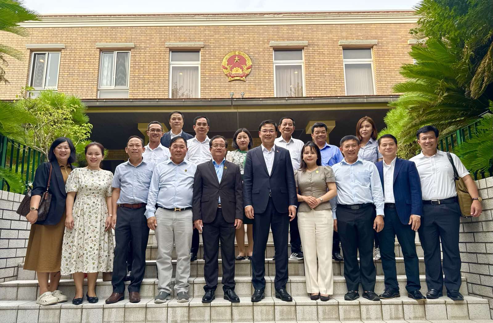 Đại sứ Phạm Quang Hiệu làm việc với Đ/c Nguyễn Hồng Thanh, Phó Chủ tịch UBND tỉnh Tây Ninh