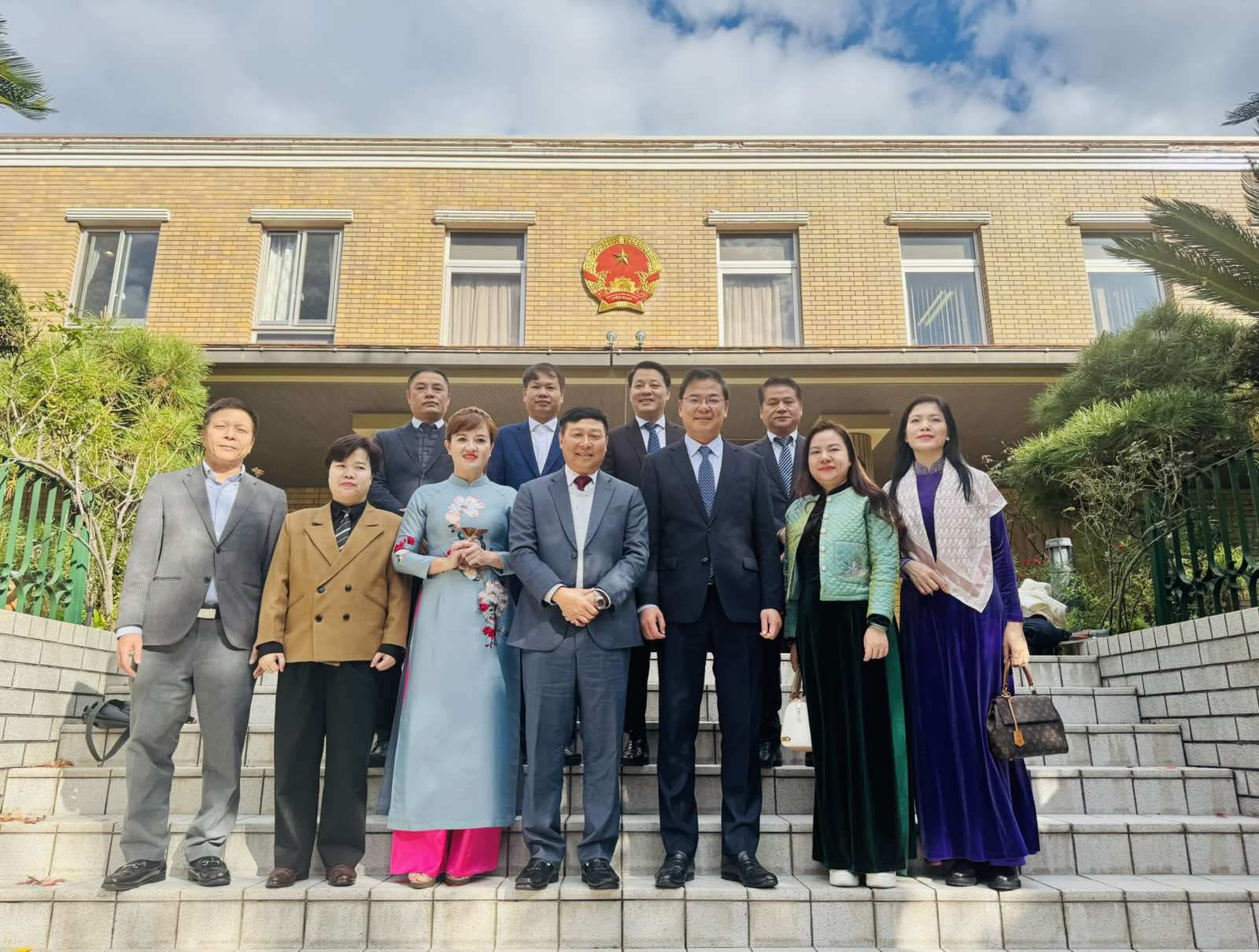 Ambassador Pham Quang Hieu Meets with the Standing Vice Chairman of the Vietnam Fatherland Front Committee of Hanoi