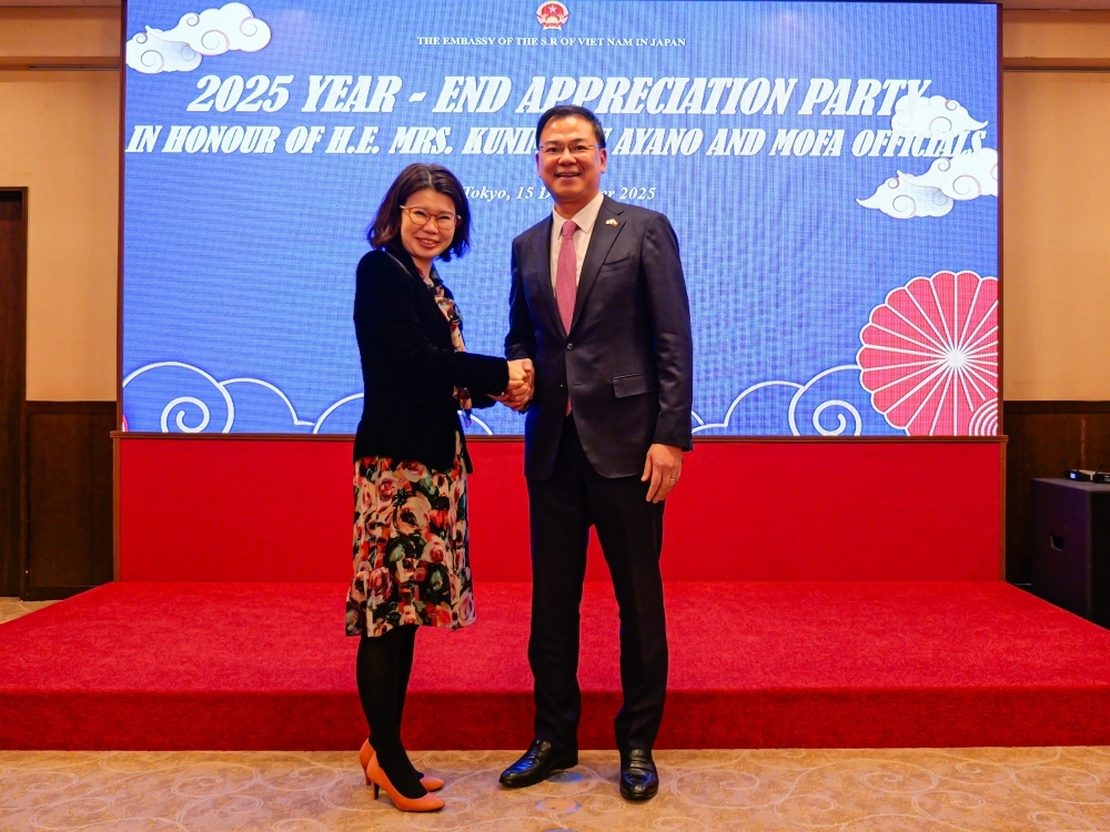 Ambassador Pham Quang Hieu Holds Working Meeting with State Minister Kunimitsu Ayano