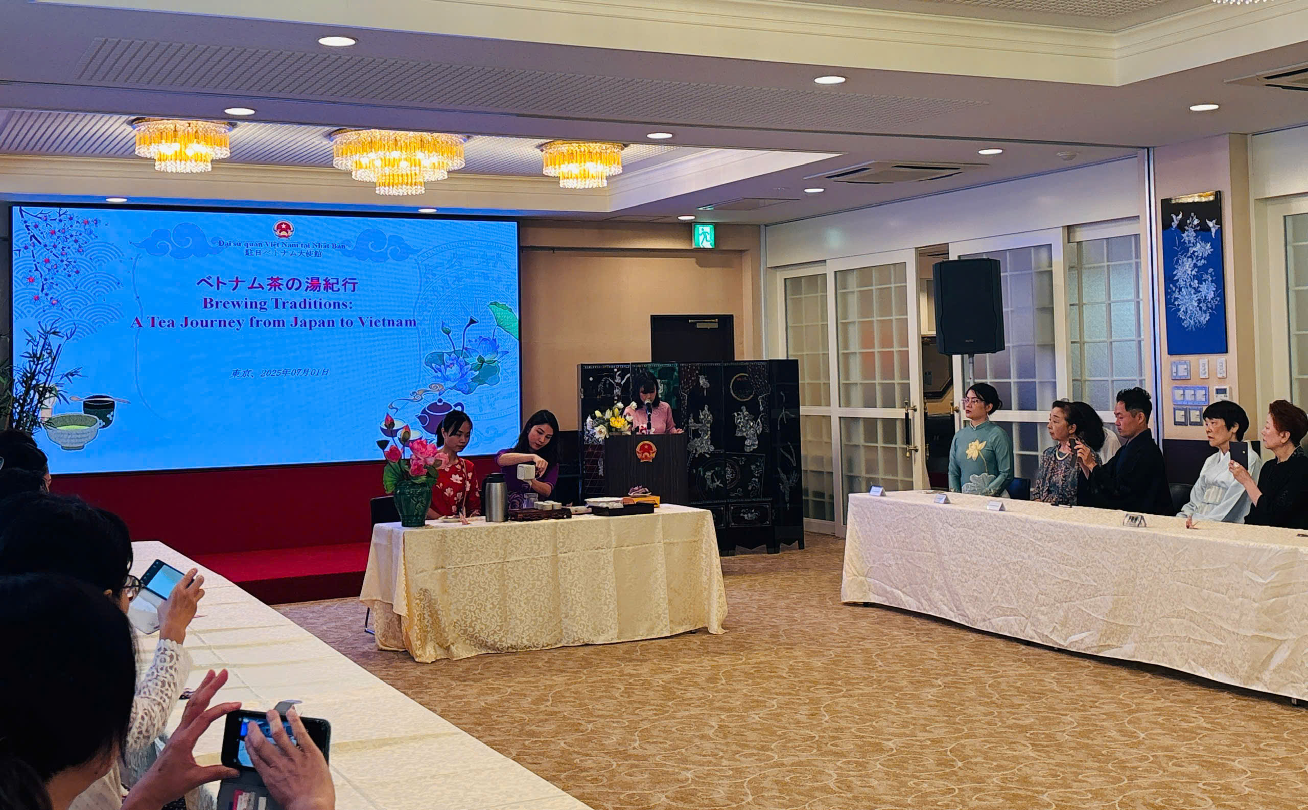 GIAO LƯU TRÀ ĐẠO VIỆT - NHẬT TẠI ĐẠI SỨ QUÁN VIỆT NAM TẠI NHẬT BẢN