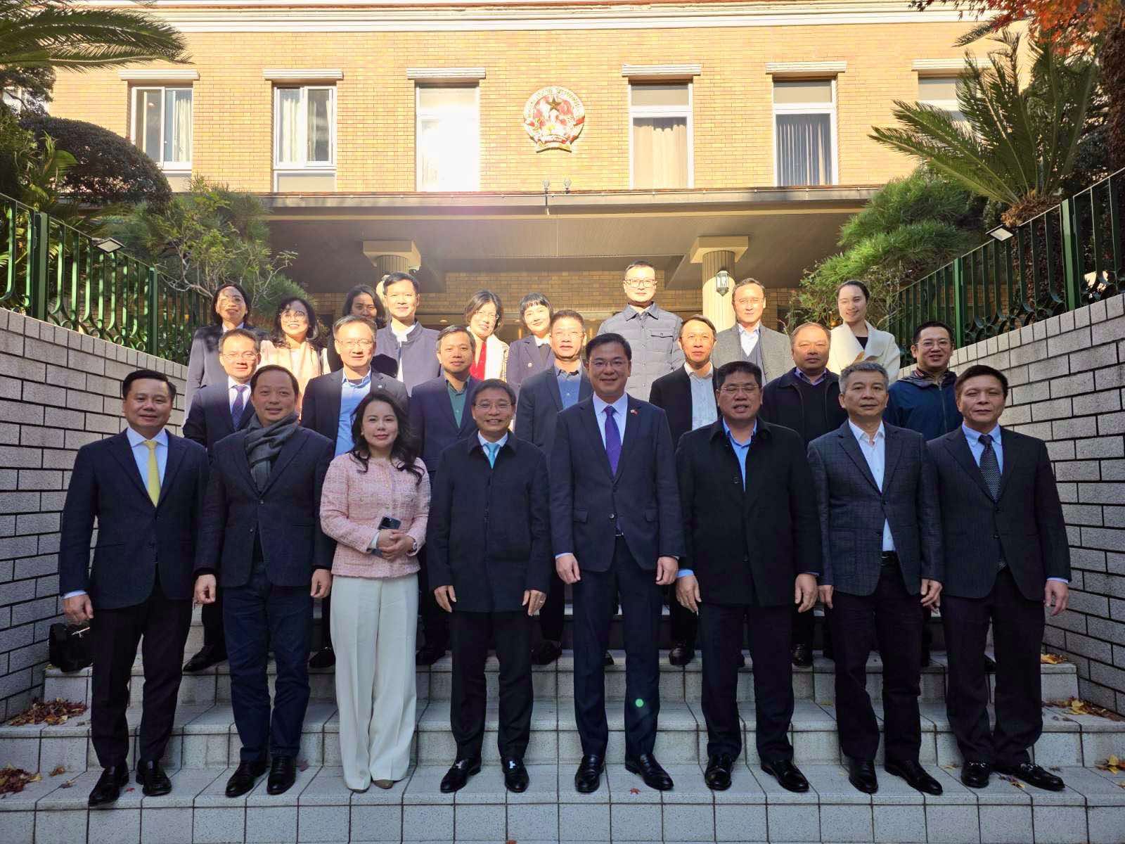 Minister Nguyen Van Thang visits the Vietnamese Embassy in Japan   