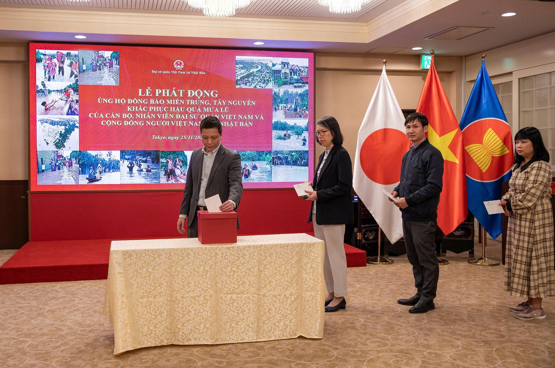 Vietnamese Embassy in Japan launches campaign to support compatriots hard hit by natural disasters in the country