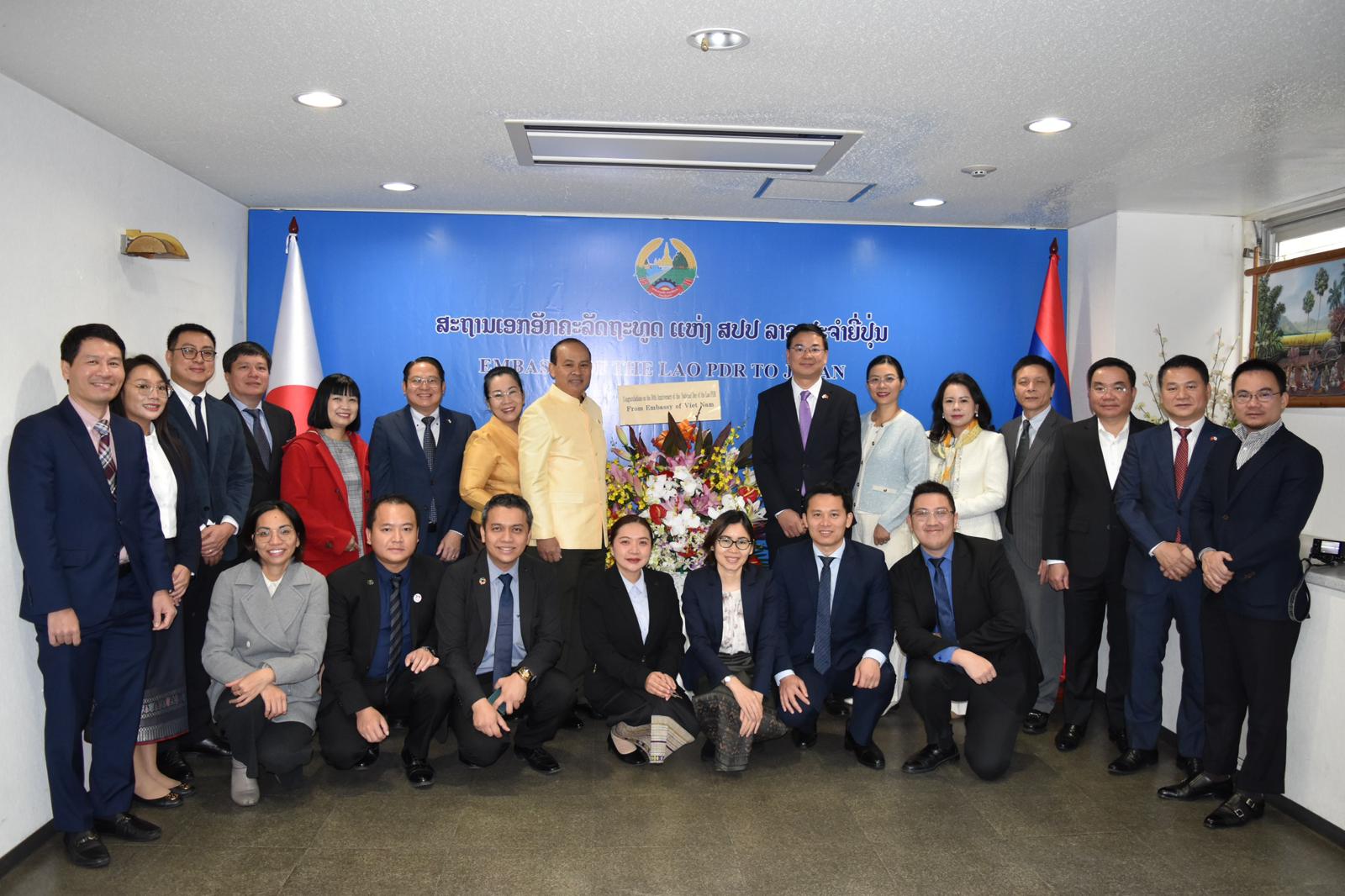 Vietnamese and Lao diplomatic missions in Japan promote ties