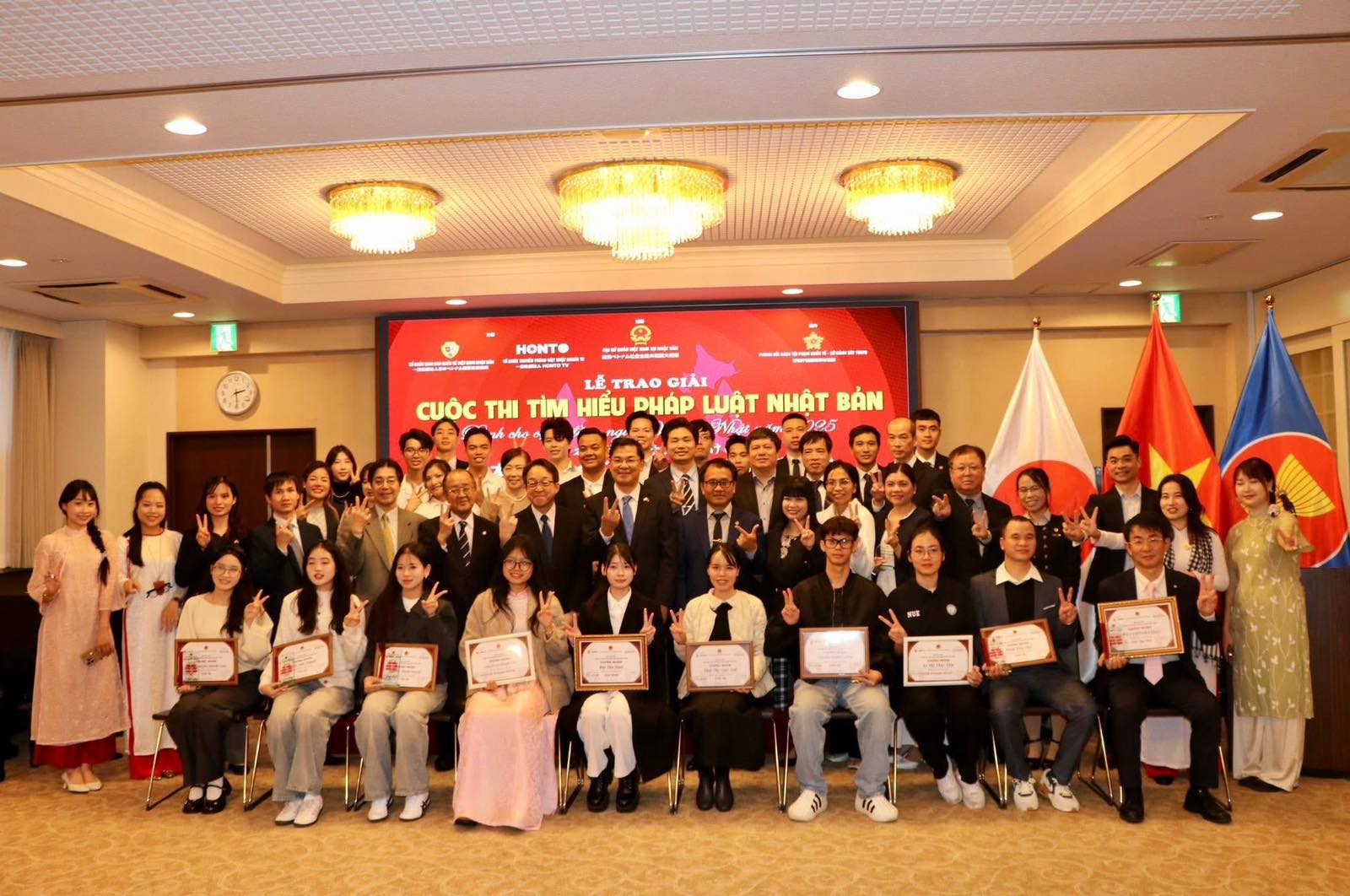 Awarding the Japanese Law Competition for the Vietnamese Community