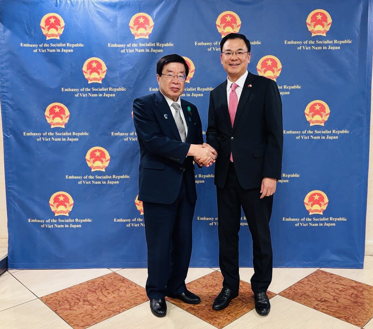 Đại sứ Phạm Quang Hiệu làm việc với Ngài Hiraguchi Hiroshi,  Bộ trưởng Bộ Tư pháp Nhật Bản