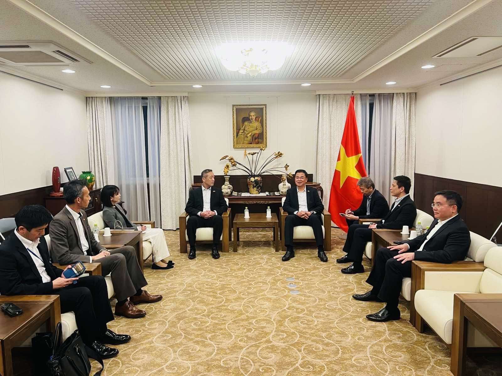Đại sứ Phạm Quang Hiệu đã tiếp và mời cơm thân Đại tướng UCHIKURA Hiroaki, Tham mưu trưởng Lực lượng Phòng vệ Nhật Bản