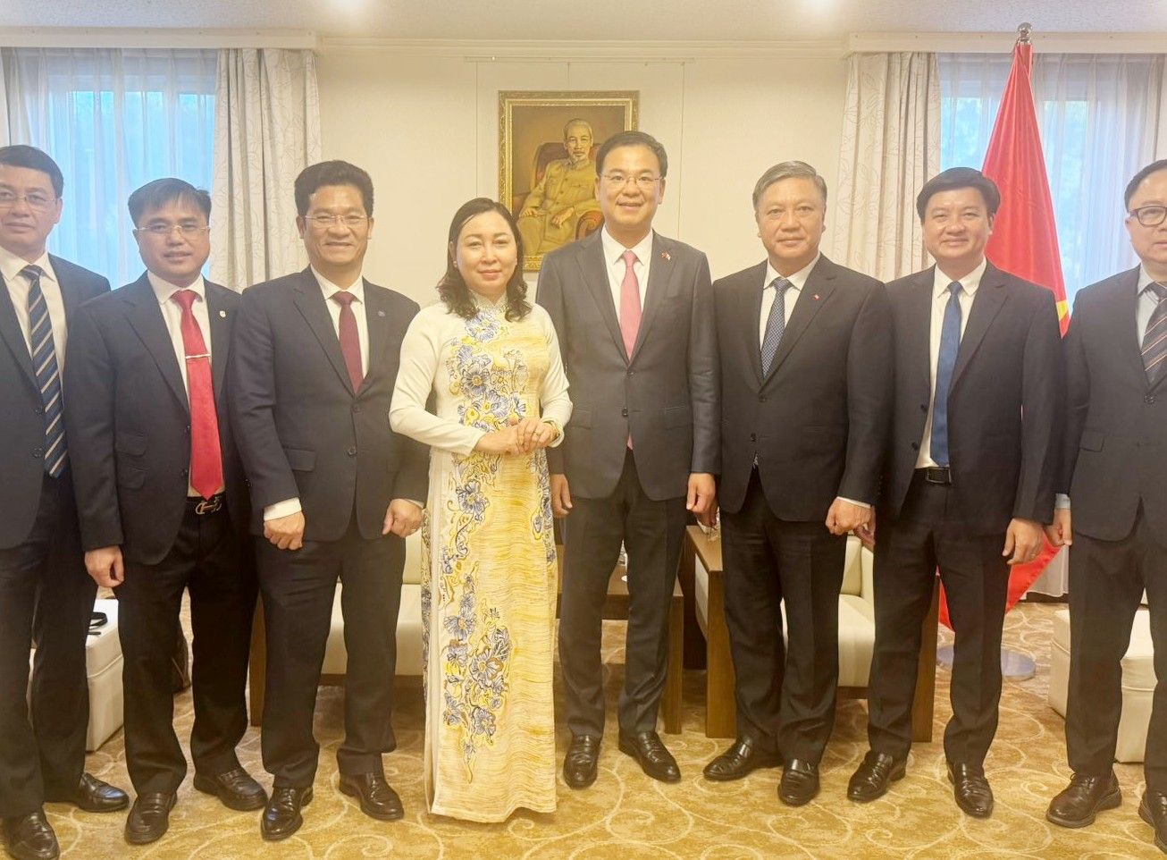 Ambassador Pham Quang Hieu Receives Ninh Binh Provincial Delegation