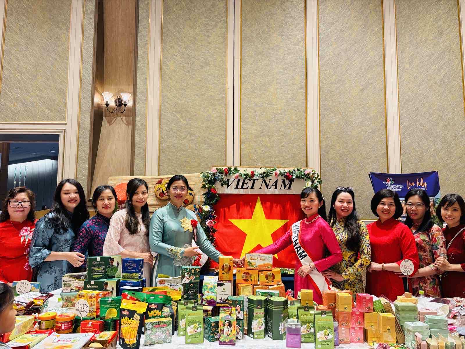 Lan tỏa các sản phẩm truyền thống Việt Nam tại Hội chợ từ thiện ở Nhật Bản