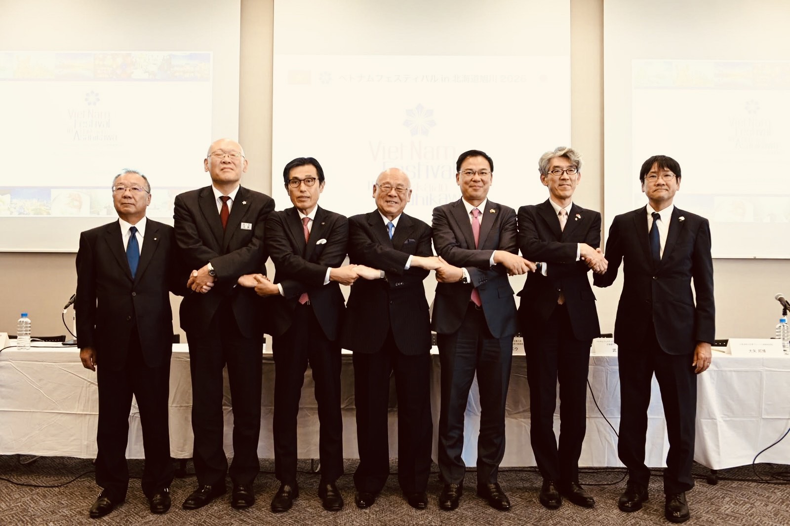Đại sứ Phạm Quang Hiệu thăm thành phố Asahikawa, Hokkaido, dự họp báo Lễ hội Việt Nam 2026